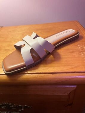 Women’s Cream Slide Sandal with Brown Footbed